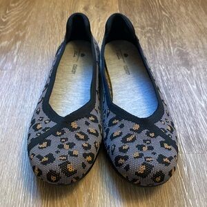 Cloudsteppers by Clark’s Carly Wish Ballet Flats size 8.5 grey with animal print